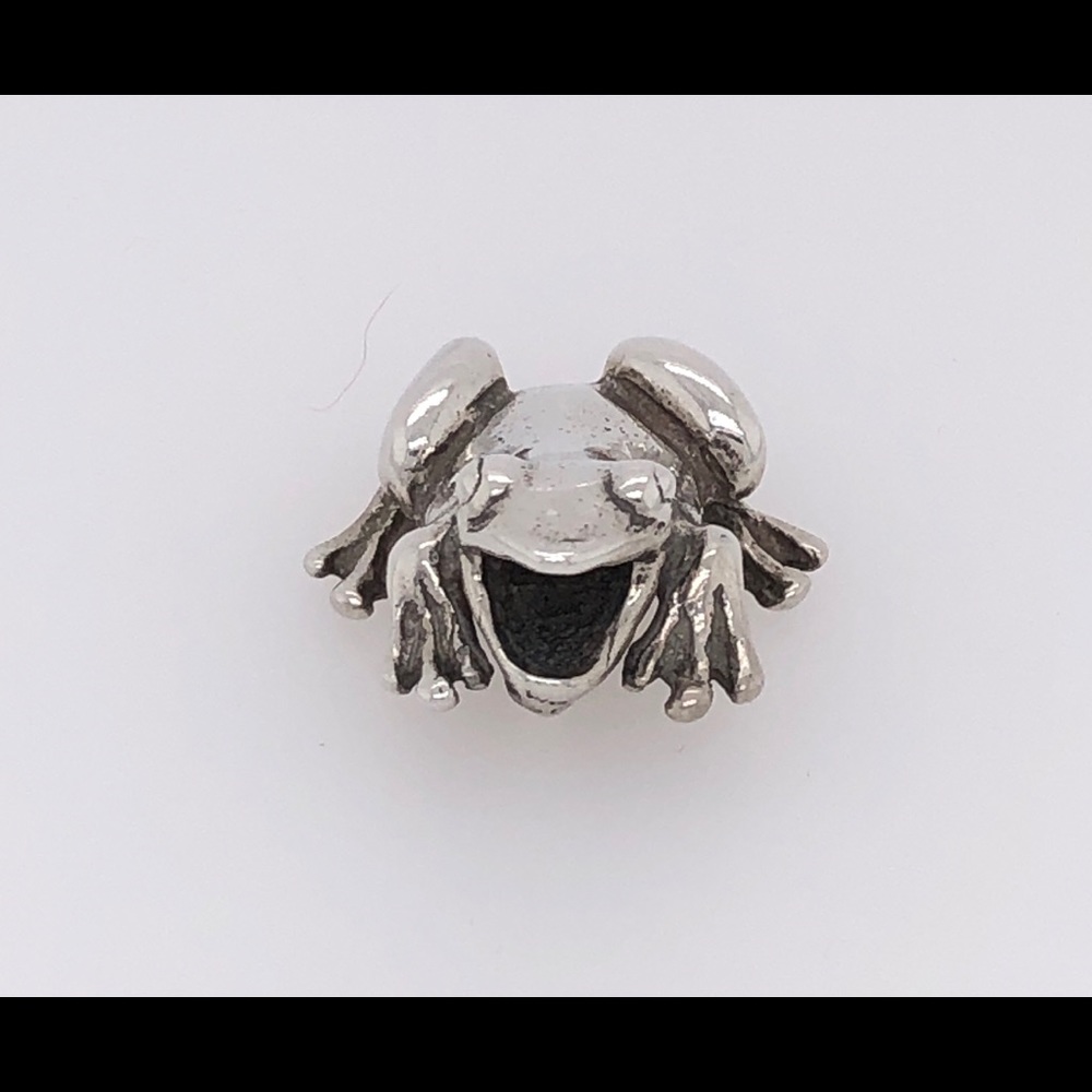 Adorable sterling silver frog pendant